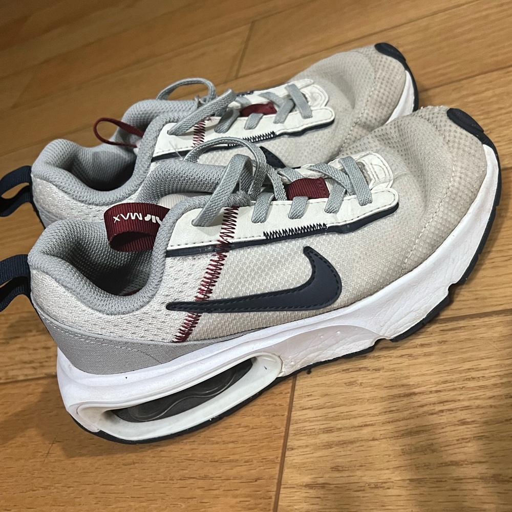 Boys Nike air maxes